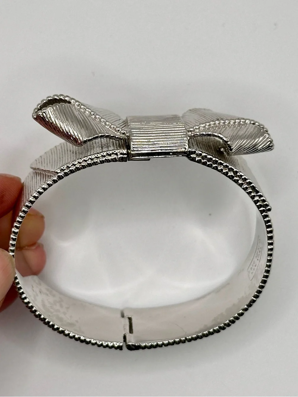 Kate Spade All Wrapped Up Textured Silver Tone Bow Bracelet Structured Bangle KS - Picture 4 of 8